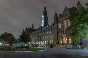 Washington DC, Estados Unidos - 1 de mayo de 2019 - edificio de la Universidad de Georgetown por la noche en Washington DC foto