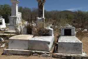 antiguo cementerio mexicano en el pueblo minero el triunfo baja california sur foto