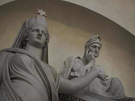 Dante alighieri tomb in santa croce church, Florence, 2022 photo