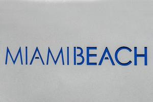 Detalle de primer plano del cartel de Miami Beach foto