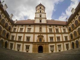 vista histórica del castillo de eggenberg de graz foto