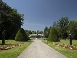 estatua de estiria y austria en graz austria jardines del parque foto