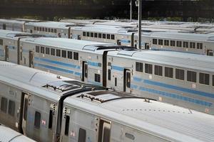 muchos trenes en la ciudad de nueva york, ee.uu. foto