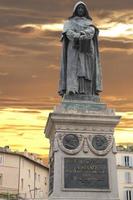 estatua de giordano bruno foto