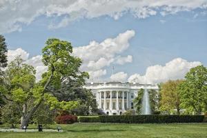 casa blanca de washington en un día soleado foto