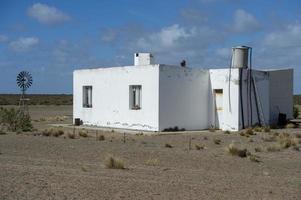 patagonia casa blanca en península valdés argentina foto