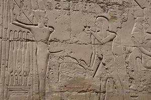 jeroglíficos de luxor en egipto foto