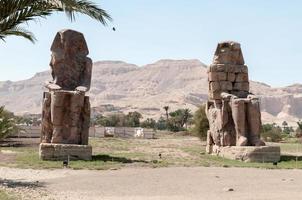 templo de karnak en egipto vista del lugar de la tumba del rey foto