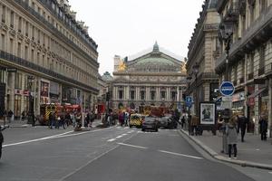 París, Francia - 20 de noviembre de 2021 - gran incendio cerca de la ópera Garnier foto