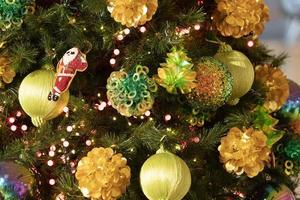 detalle de la decoración del árbol de navidad de París foto