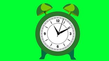 alarm klok rinkelen Aan tafel 2d tekenfilm animatie 4k. alarm klok Aan bureau groen scherm voor wakker worden omhoog. tweeling klok uurwerk klok wandelen tijdsverloop. uur minuut tweede handen middelen hoop en begin dag. video