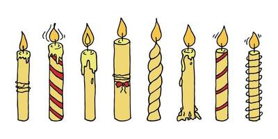 juego de velas de cumpleaños en llamas. ilustración de garabato clipart dibujado a mano para tarjeta, logotipo, diseño vector