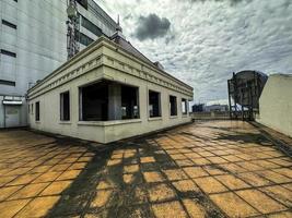 antiguo granero en la parte superior del edificio foto