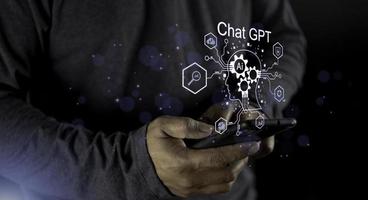 hombre de negocios con icono de luz inteligencia gpt ai.chat chat gpt con inteligencia artificial ai, generación de chat. tecnología futurista, robot en sistema en línea. foto