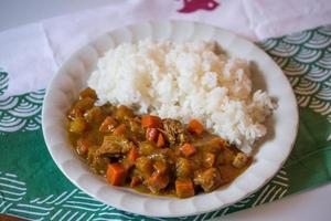 arroz con curry de cerdo kurobuta, comida japonesa foto