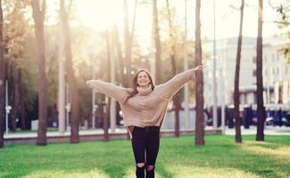 mujer feliz libre foto