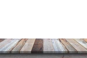 mesa de madera vacía aislada en fondo blanco para mostrar el producto foto