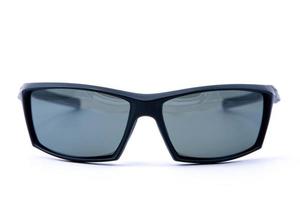 gafas de sol de moda marcos negros sobre fondo blanco. foto