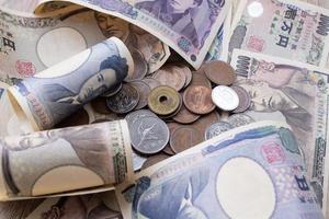 The Japanese currency uses a medium to exchange goods and services for payment or others as needed. photo