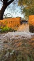 sistema de agua de riego de pozo de tubo en la aldea video