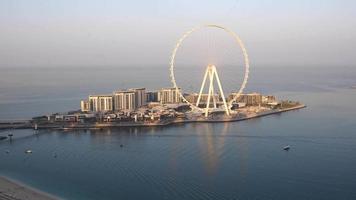 Dubai, Verenigde Arabische Emiraten ,maart 20 van 2021 panorama van bluwater eiland dubai.weergave van groot ferris wel. video