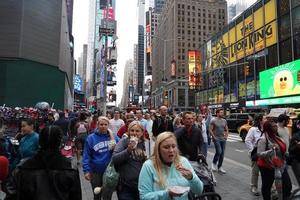 Nueva York, Estados Unidos - 25 de mayo de 2018 - Times Square lleno de gente foto