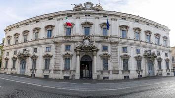 palacio de consulta del tribunal constitucional de roma foto