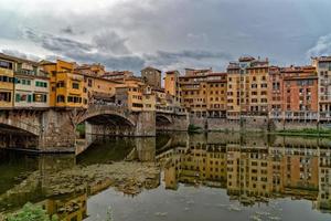 ponte vecchio florencia reflexión puente panorama cityview foto