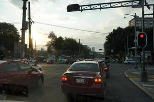 ciudad de méxico, méxico - 18 de marzo de 2018 - metrópoli mexicana capital tráfico congestionado foto