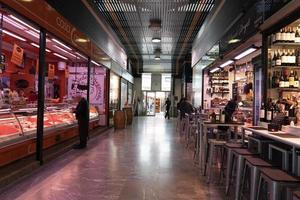 murcia, españa - 25 de marzo de 2019 - el mercado de san agustin foto