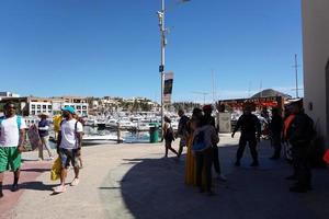 cabo san lucas, méxico - 25 de enero de 2018 - la ciudad de la costa pacífica está llena de turistas foto