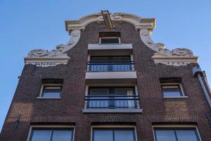 detalle del gancho del edificio del centro de la ciudad de amsterdam foto