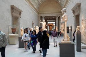 Nueva York, EE.UU. - 27 de mayo de 2018 - Visitantes en el Met Metropolitan Museum of Arts foto