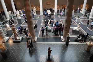 Nueva York, EE.UU. - 27 de mayo de 2018 - Visitantes en el Met Metropolitan Museum of Arts foto