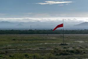 señal roja de la velocidad del viento del aeropuerto foto