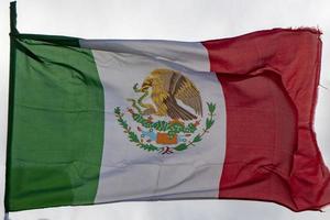 bandera mexicana roja blanca y verde foto