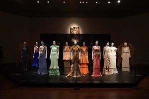 Nueva York, Estados Unidos - 27 de mayo de 2018 - la moda de los cuerpos celestiales y la imaginación católica en el museo Met foto