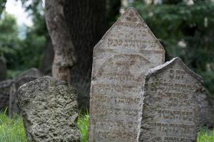 praga, república checa - 17 de julio de 2019 - antiguo cementerio judío en praga foto