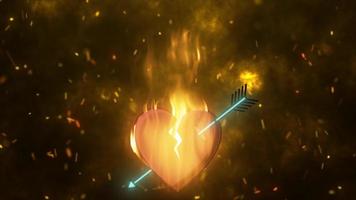 abstraktes feuriges liebevolles Herz, das in einer Flamme brennt, die von einem Amorpfeil auf einem Hintergrund von Funken durchbohrt wird. Video 4k, Bewegungsdesign