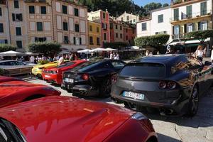 portofino, italia - 20 de octubre de 2018 - ferrari rally reunión supercar convención foto