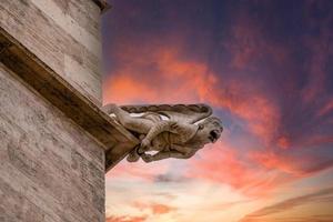 lonja de la seda de valencia edificio gárgolas al atardecer lonja de la seda foto