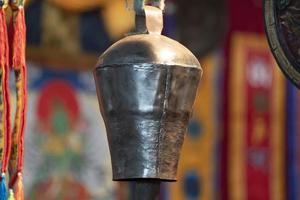 campana tibetana de bronce tradicional foto