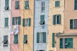 portovenere casas pintadas de pintoresco pueblo italiano foto
