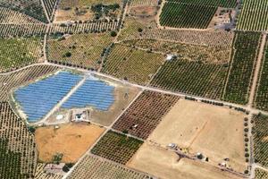 vista aérea de los campos cultivados en sicilia foto