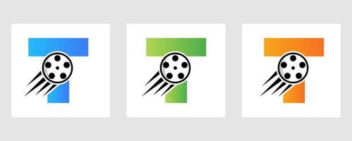 concepto de logotipo de película con letra t con carrete de película para señal de medios, símbolo de director de película vector