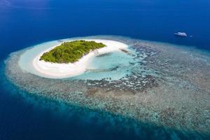 en forma de corazón ningún pueblo isla maldivas vista aérea paisaje panorámico foto