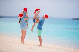 familia joven de vacaciones divirtiéndose foto