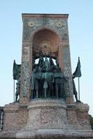 monumento a la república de taksim en estambul, turquía foto