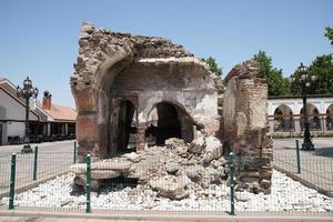 ruina cerca de la mezquita haci bayram en ankara, turkiye foto