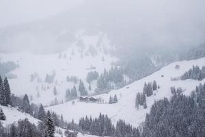 paisaje invernal en los alpes austríacos foto